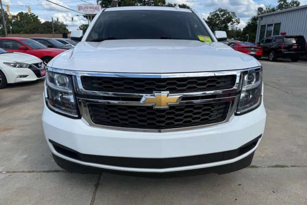 2019 Chevrolet Suburban LT photo 1