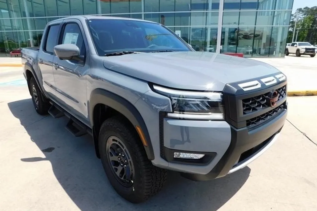 2025 Nissan Frontier Crew Cab PRO-4X photo 1