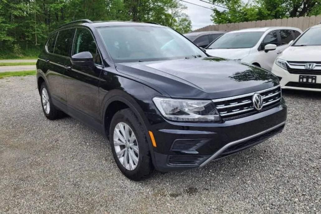 2019 Volkswagen Tiguan SEL R-Line photo 1