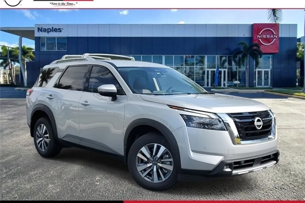 2025 Nissan Pathfinder SL photo 1