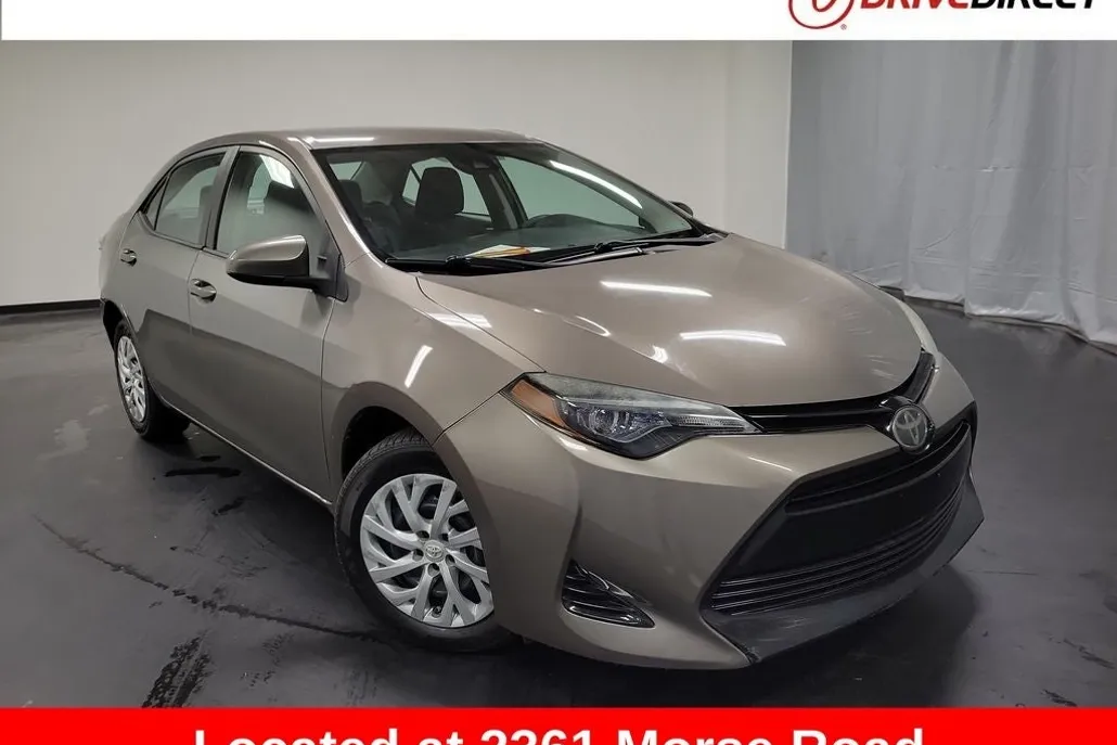 2018 Toyota Corolla LE photo 1
