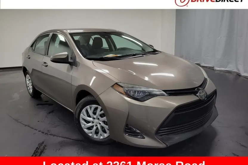 2018 Toyota Corolla LE photo 1