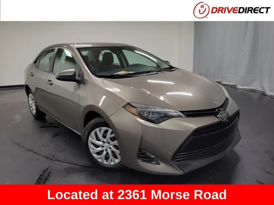 2018 Toyota Corolla LE photo 1