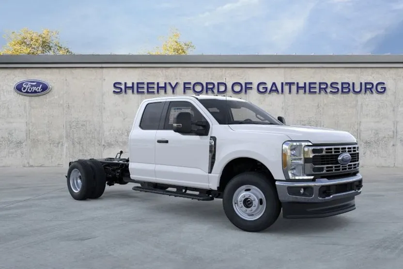 2025 Ford F-350 photo 1