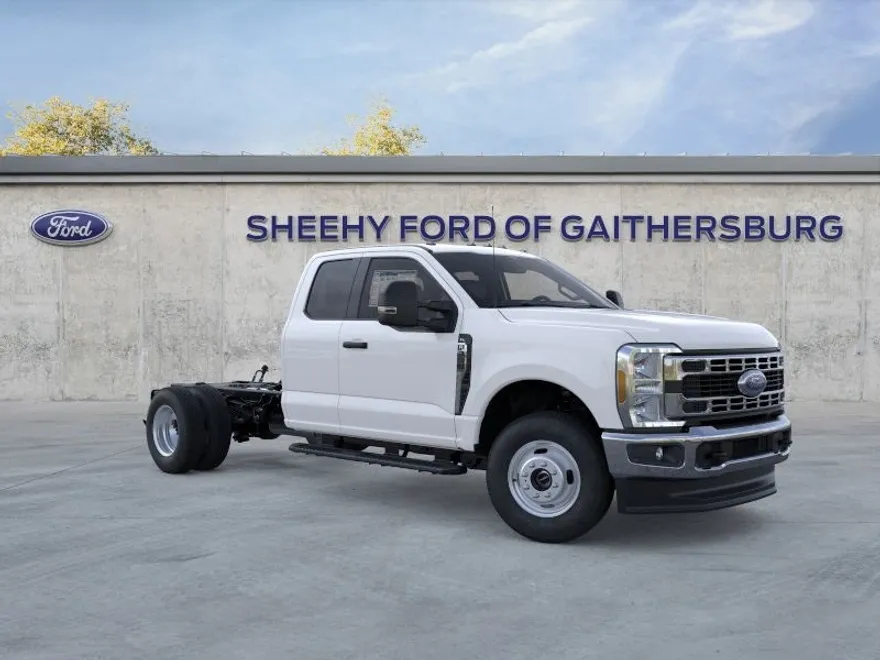 2025 Ford F-350 photo 1