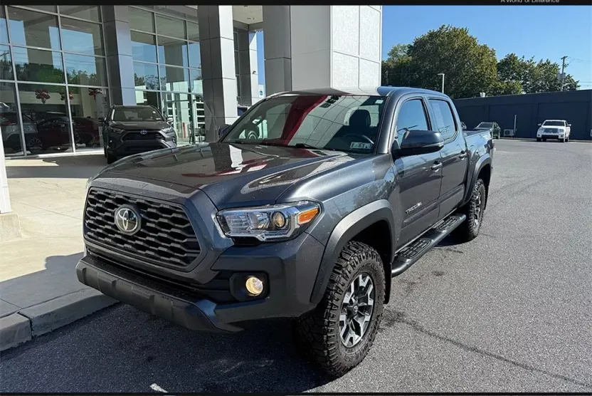 2022 Toyota Tacoma TRD Off-Road photo 1