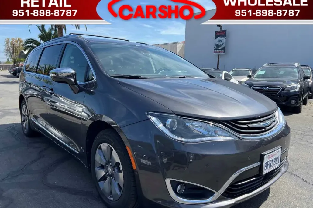 2018 Chrysler Pacifica Hybrid Limited photo 1