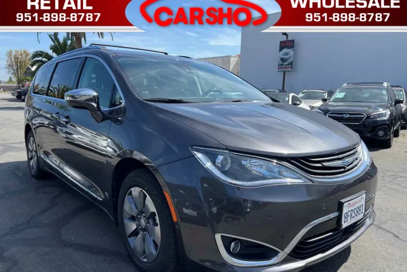2018 Chrysler Pacifica Hybrid Limited photo 1