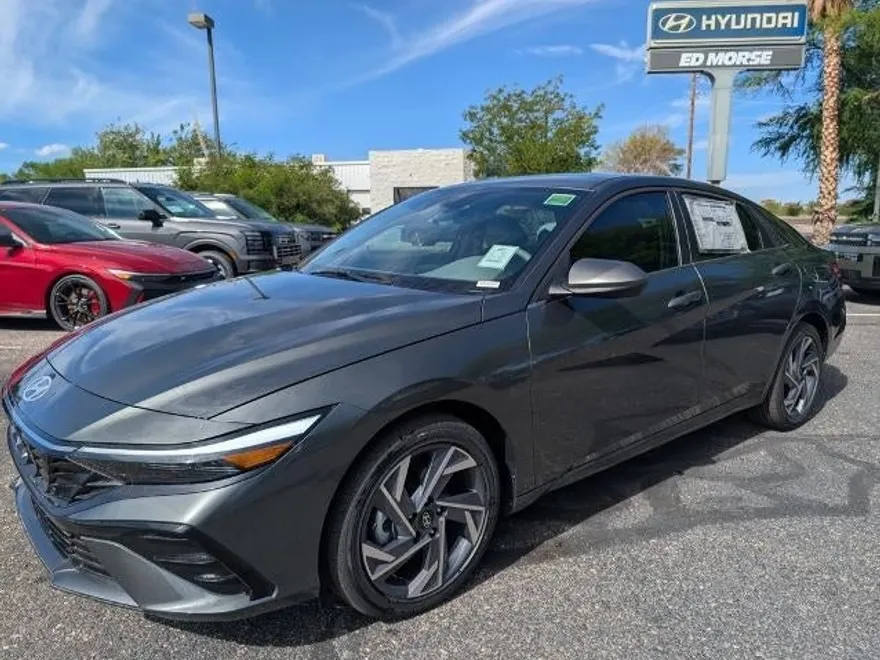 2025 Hyundai Elantra SEL Convenience photo 1