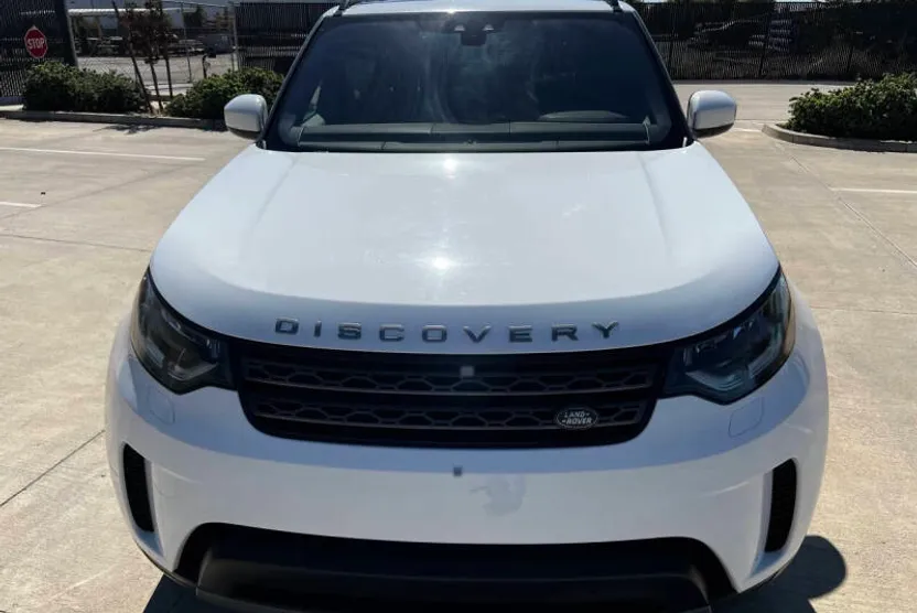 2019 Land Rover Discovery SE photo 1