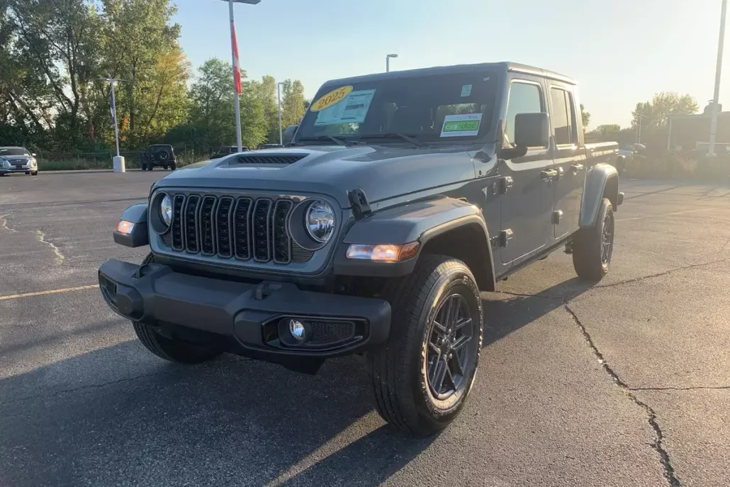 2025 Jeep Gladiator Sport S photo 1