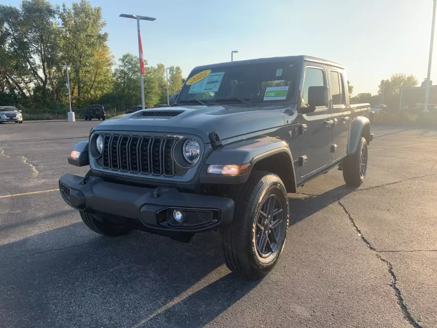 2025 Jeep Gladiator Sport S photo 1