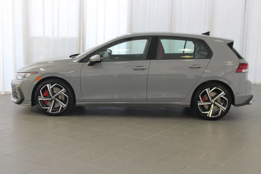 2025 Volkswagen Golf GTI SE photo 1