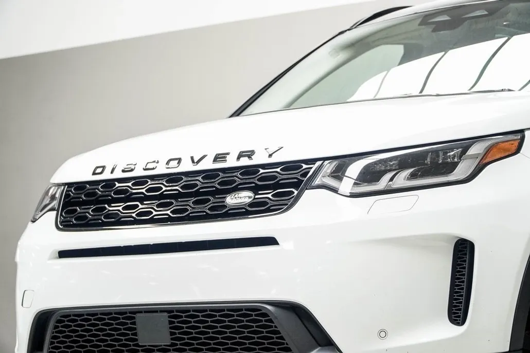 2022 Land Rover Discovery Sport SE photo 1