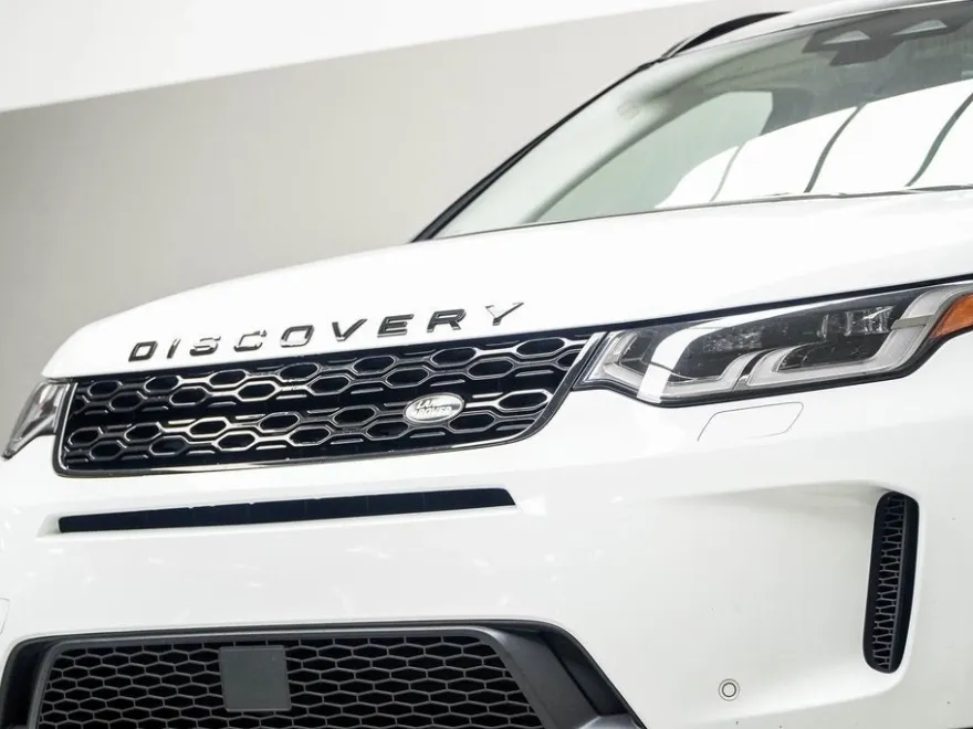 2022 Land Rover Discovery Sport SE photo 1