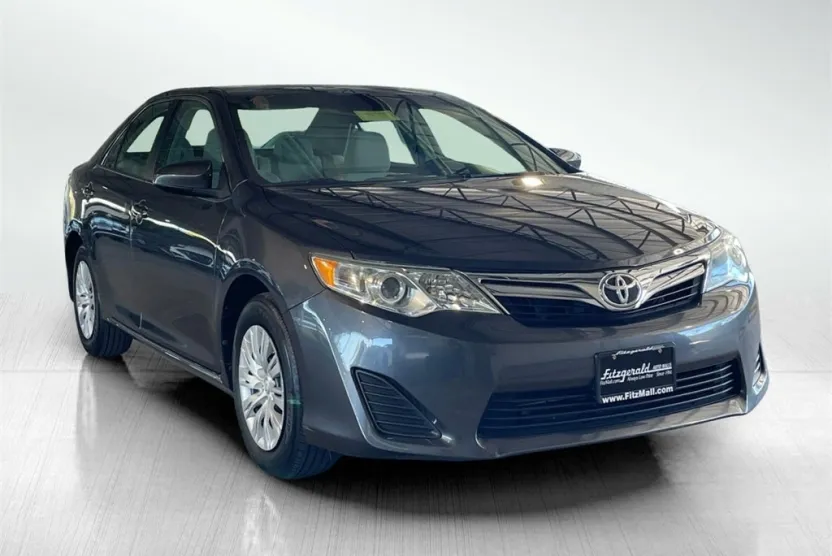 2012 Toyota Camry LE photo 1