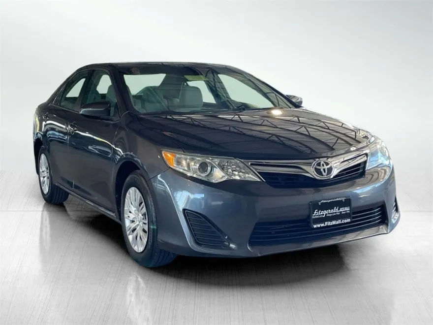 2012 Toyota Camry LE photo 1