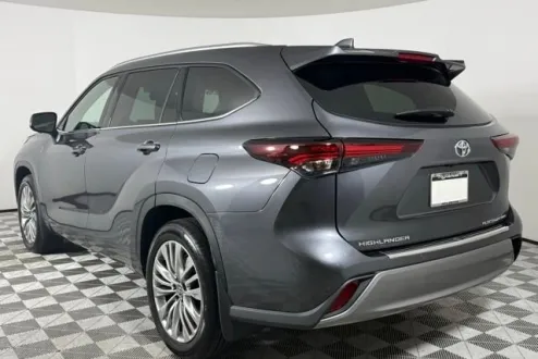 2025 Toyota Highlander Platinum photo 2