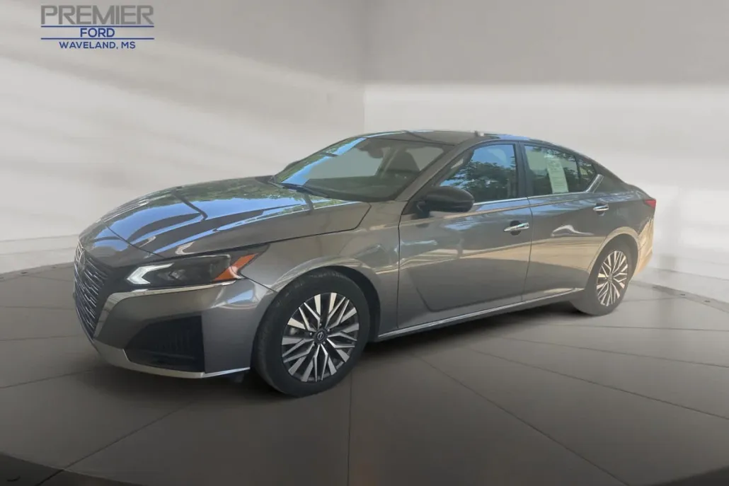2024 Nissan Altima 2.5 SV photo 1