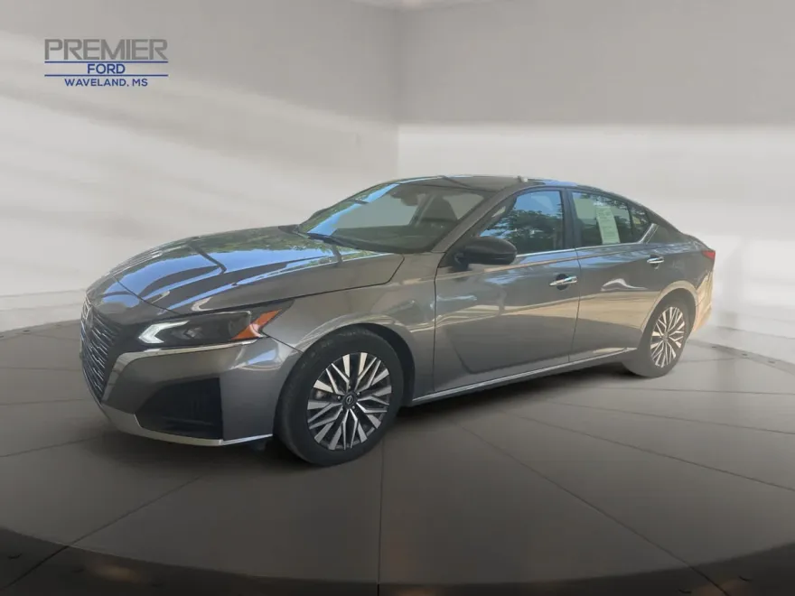 2024 Nissan Altima 2.5 SV photo 1