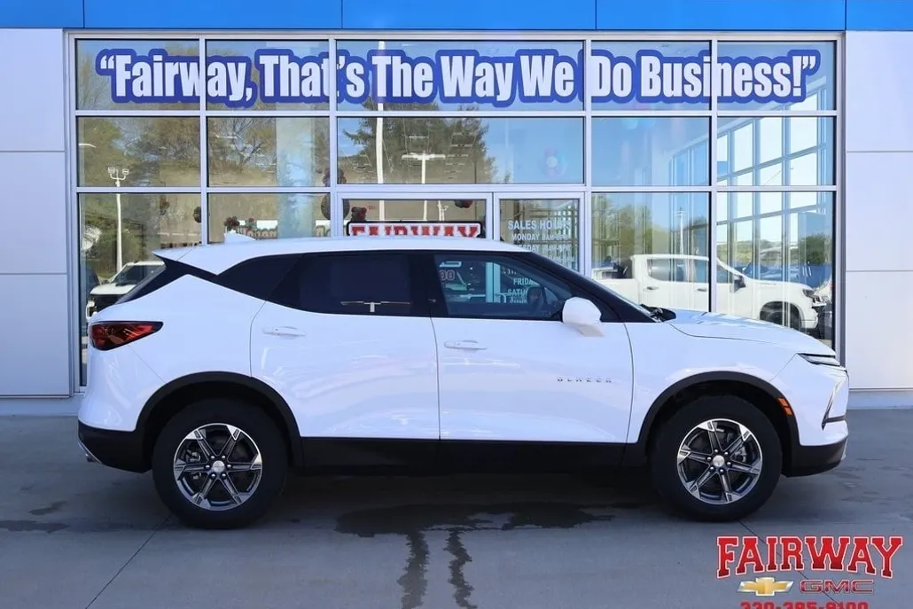 2025 Chevrolet Blazer 2LT photo 1