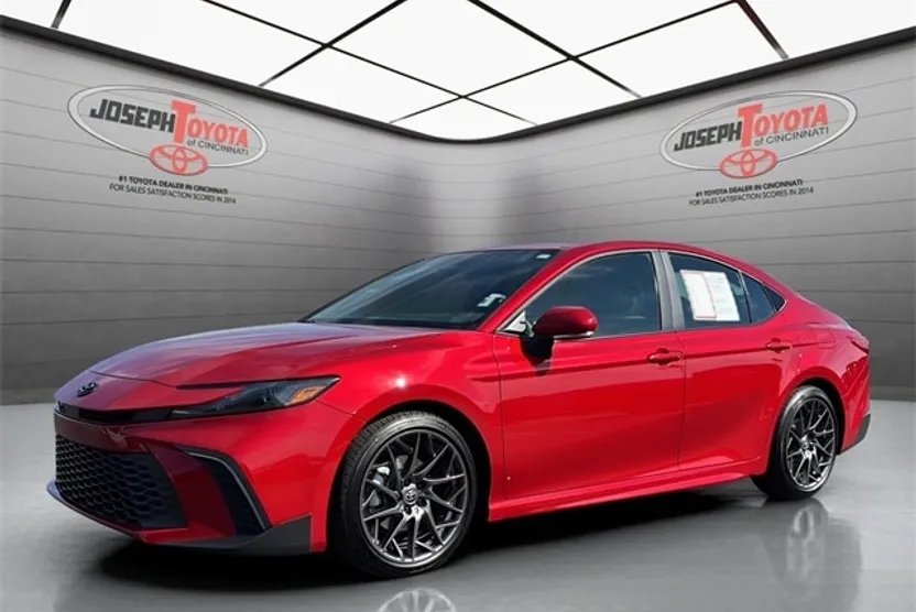 2025 Toyota Camry SE photo 1
