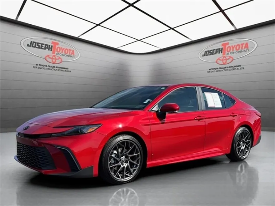 2025 Toyota Camry SE photo 1
