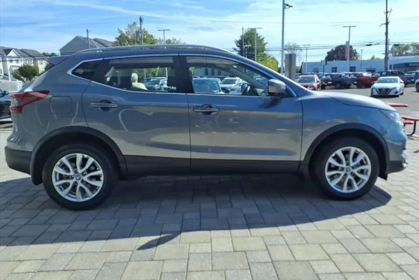 2022 Nissan Rogue Sport SV photo 1