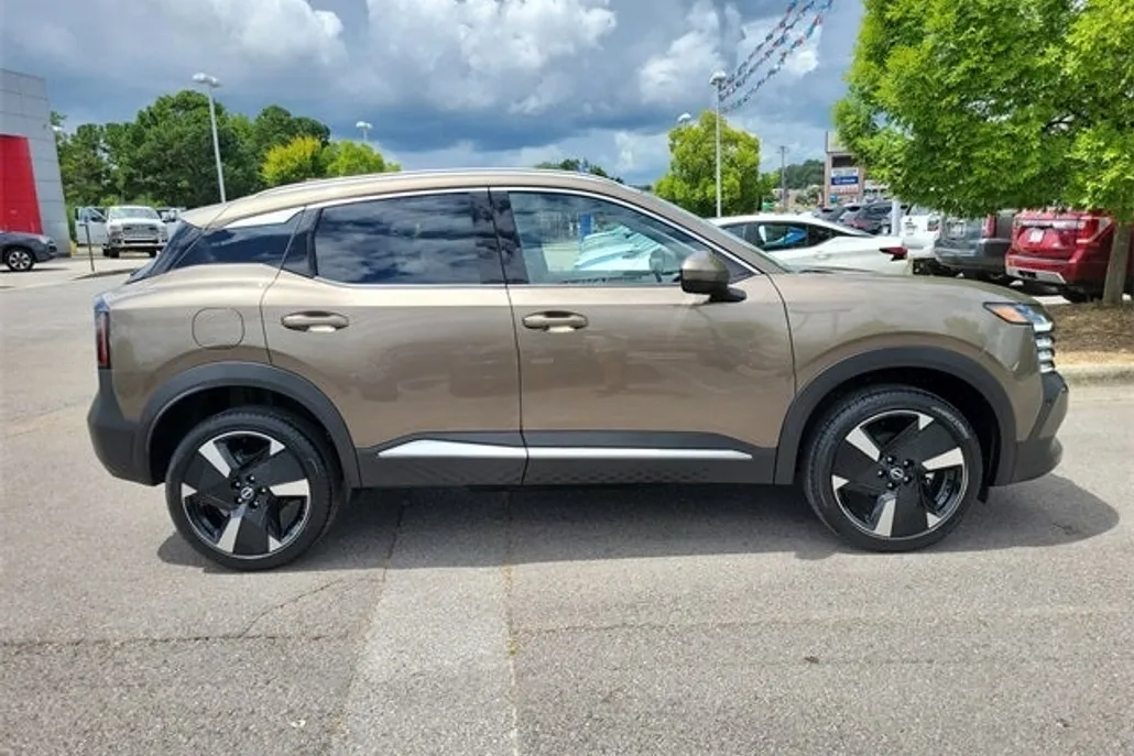 2025 Nissan Kicks SR photo 1