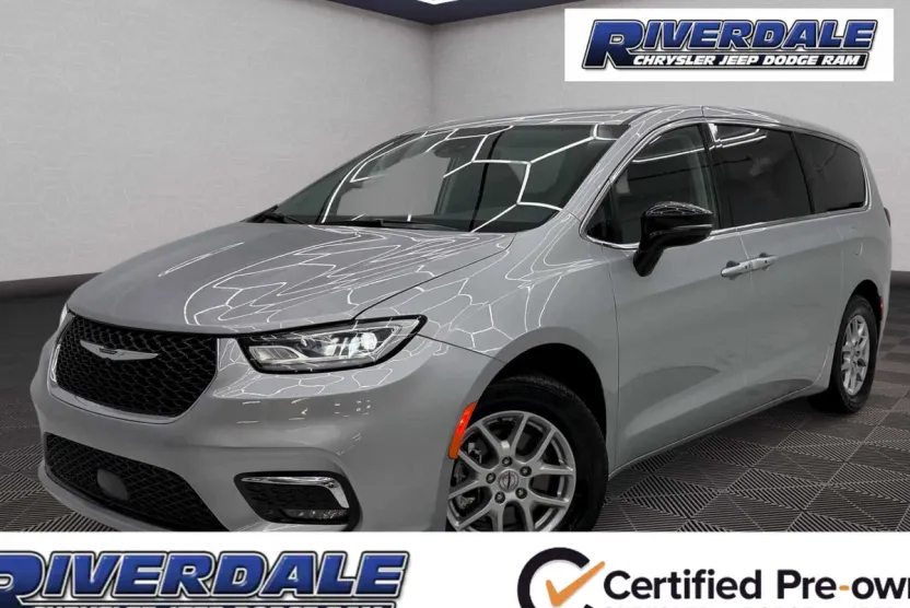 2024 Chrysler Pacifica Touring L photo 1