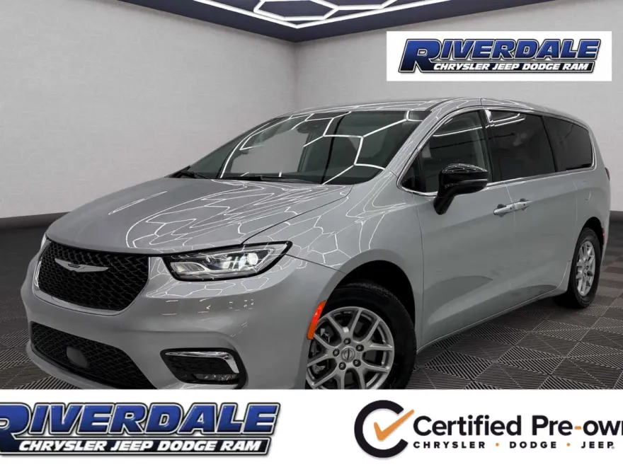 2024 Chrysler Pacifica Touring L photo 1