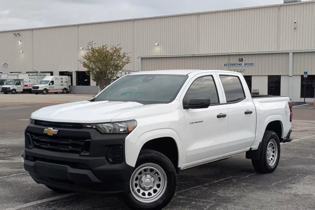 2025 Chevrolet Colorado LT photo 1