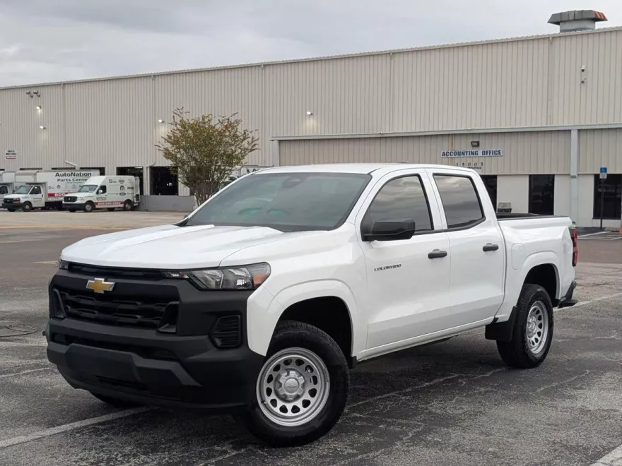 2025 Chevrolet Colorado LT photo 1