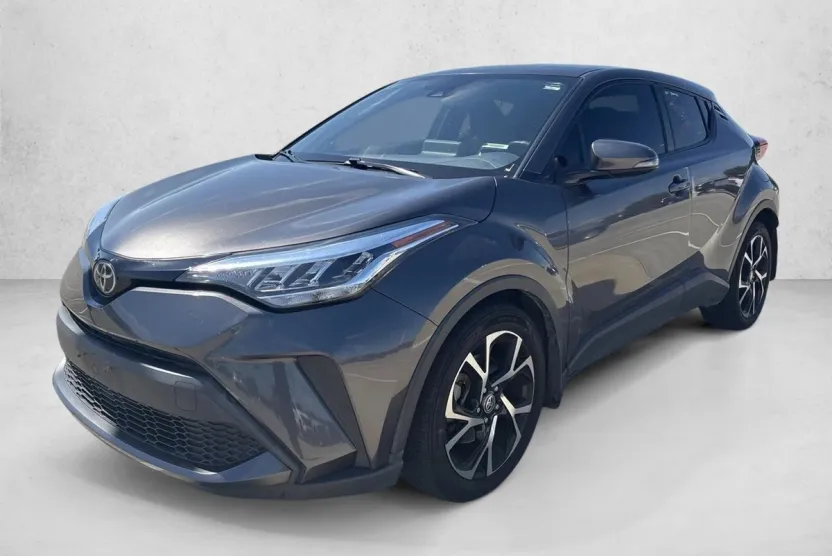 2021 Toyota C-HR XLE photo 1