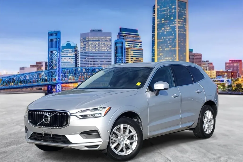 2019 Volvo XC60 Momentum photo 1
