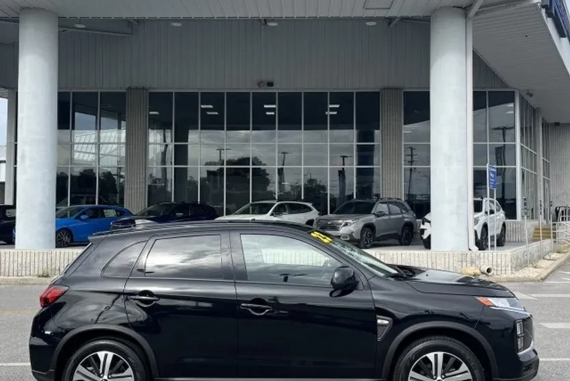 2023 Mitsubishi Outlander Sport ES photo 1