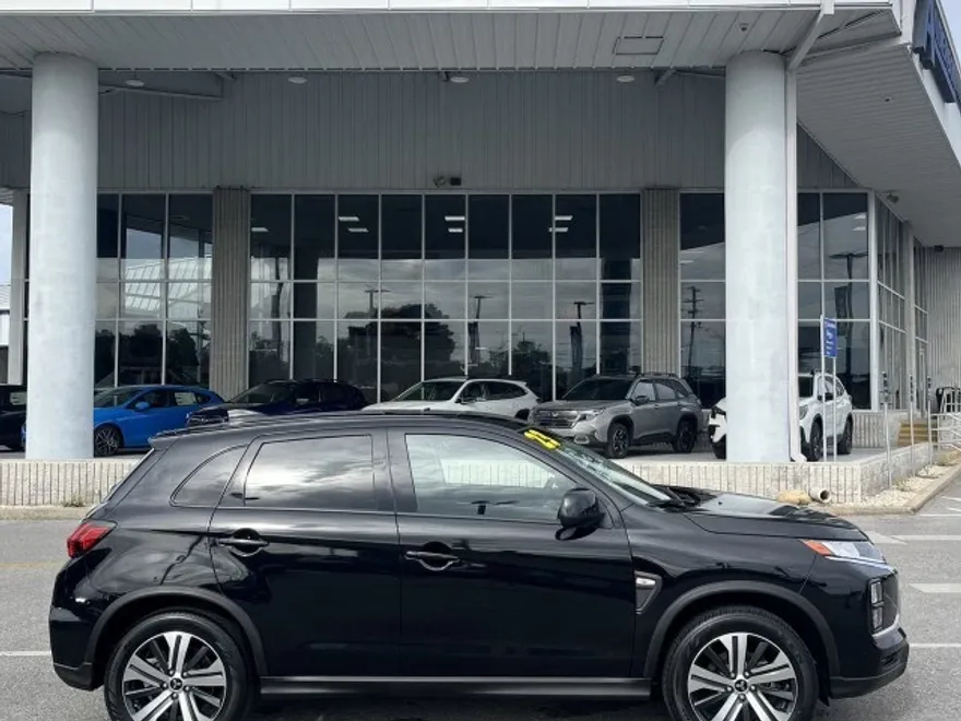 2023 Mitsubishi Outlander Sport ES photo 1