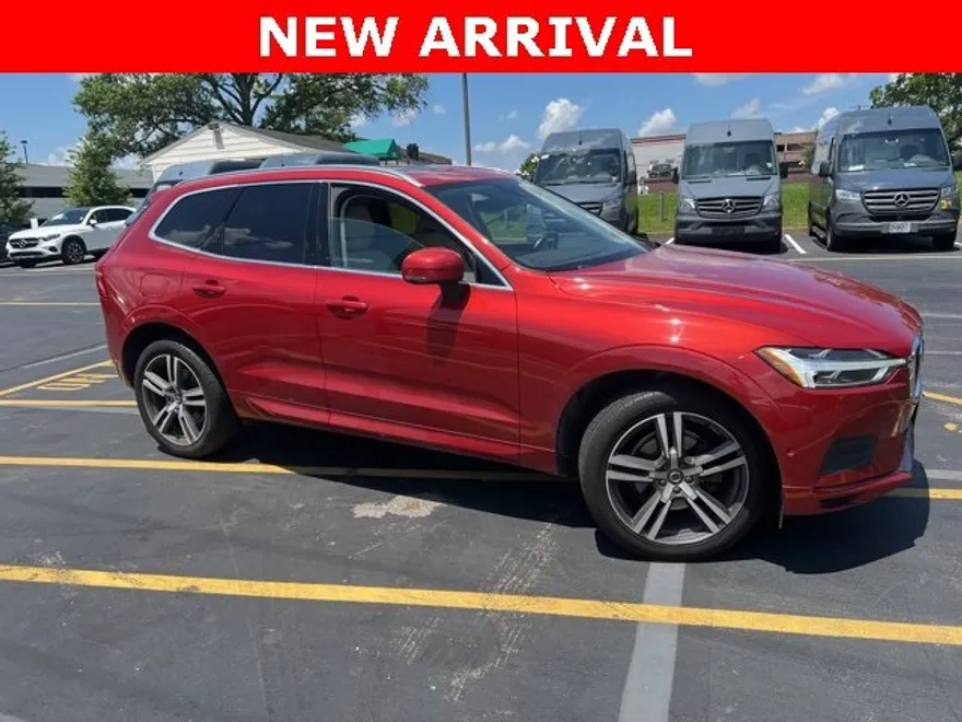 2019 Volvo XC60 Momentum photo 1