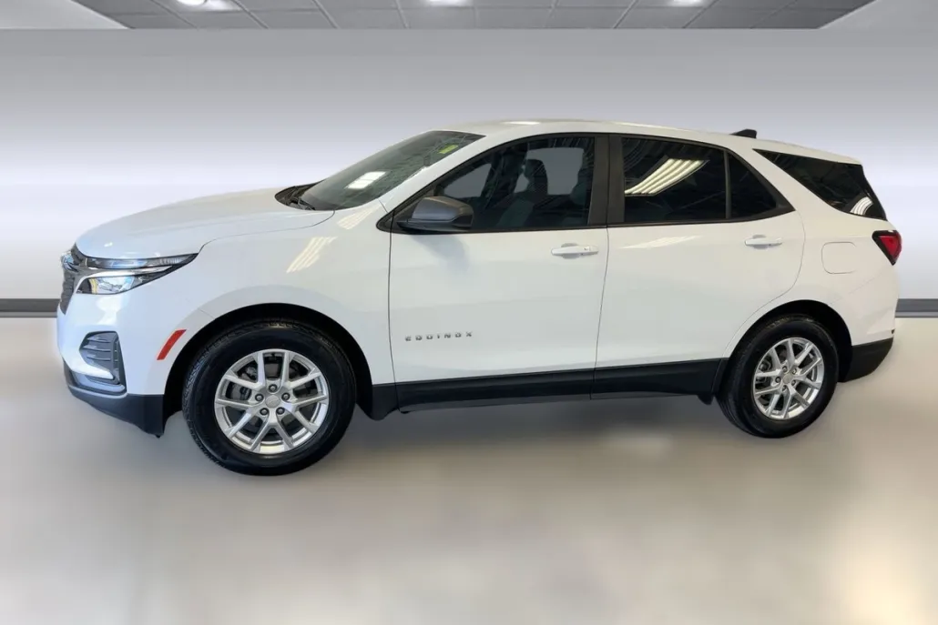 2022 Chevrolet Equinox LS photo 1