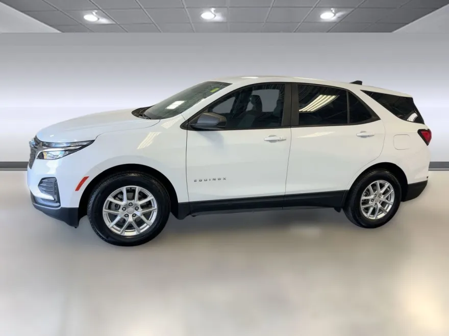 2022 Chevrolet Equinox LS photo 1