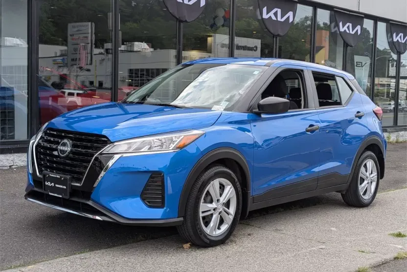 2023 Nissan Kicks S photo 1