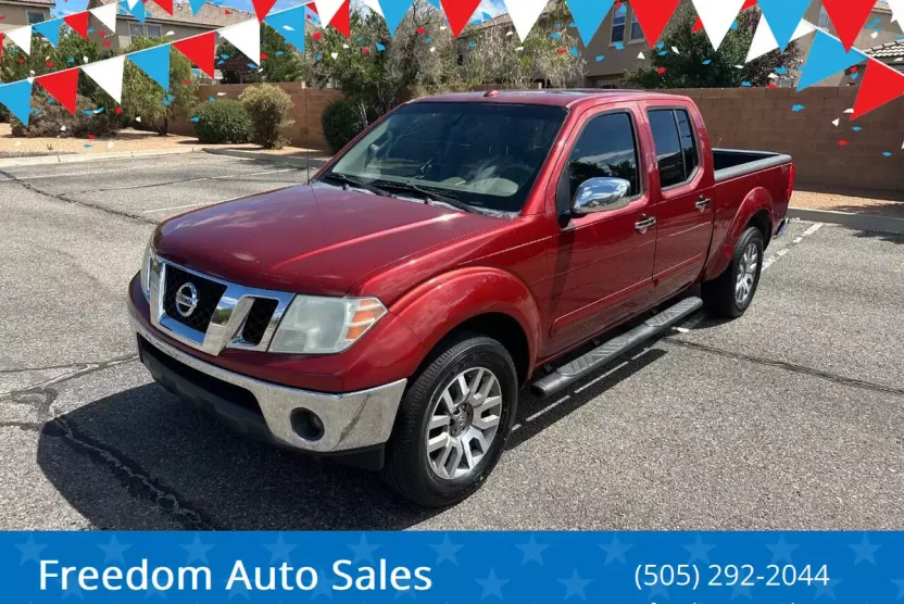 2013 Nissan Frontier SL Crew Cab photo 1