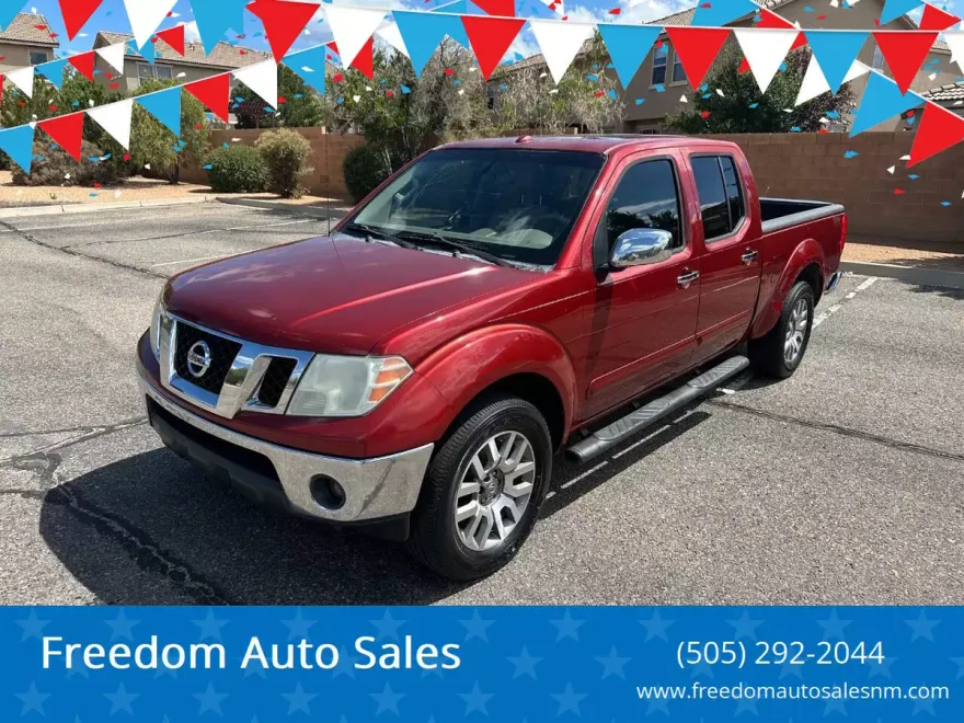 2013 Nissan Frontier SL Crew Cab photo 1