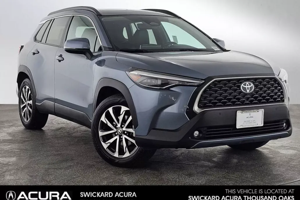 2024 Toyota Corolla Cross XLE photo 1