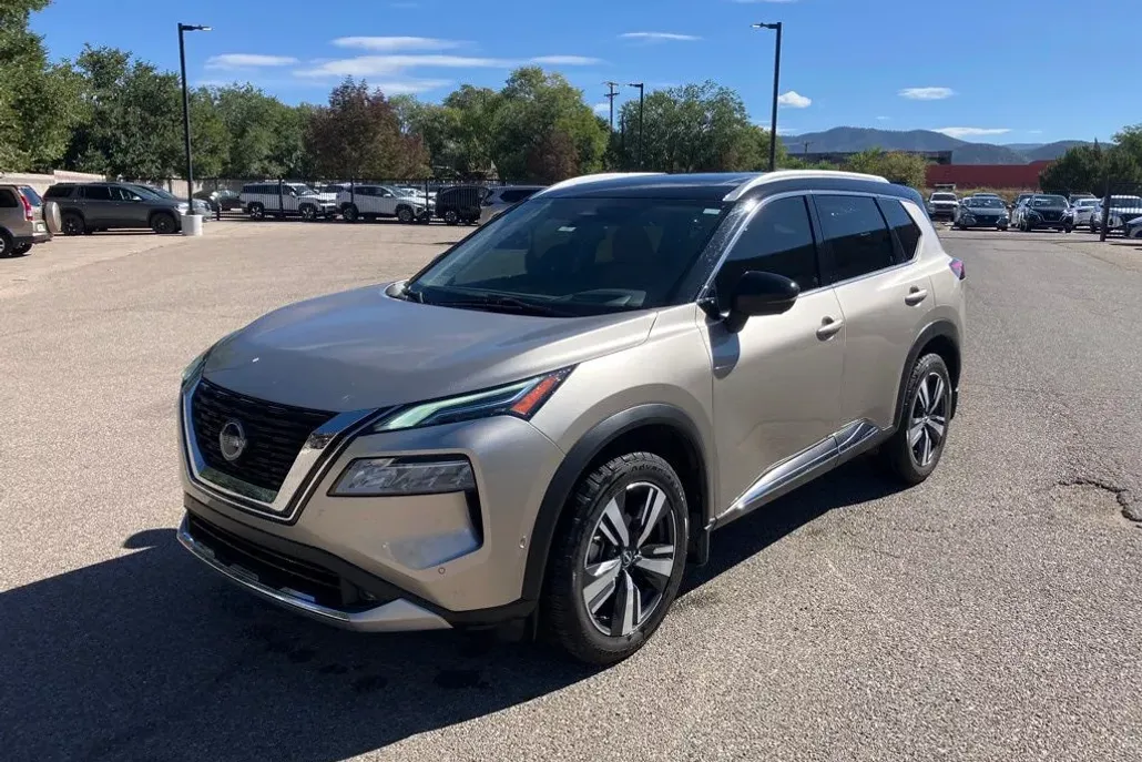 2022 Nissan Rogue Platinum photo 1