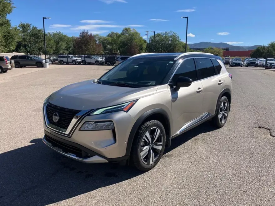2022 Nissan Rogue Platinum photo 1