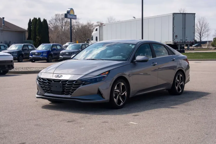 2023 Hyundai Elantra Limited photo 1