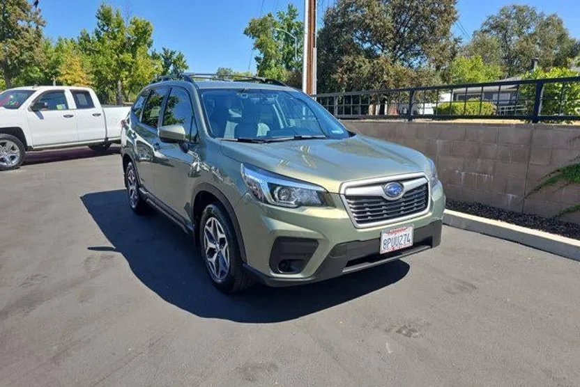 2020 Subaru Forester Premium photo 1