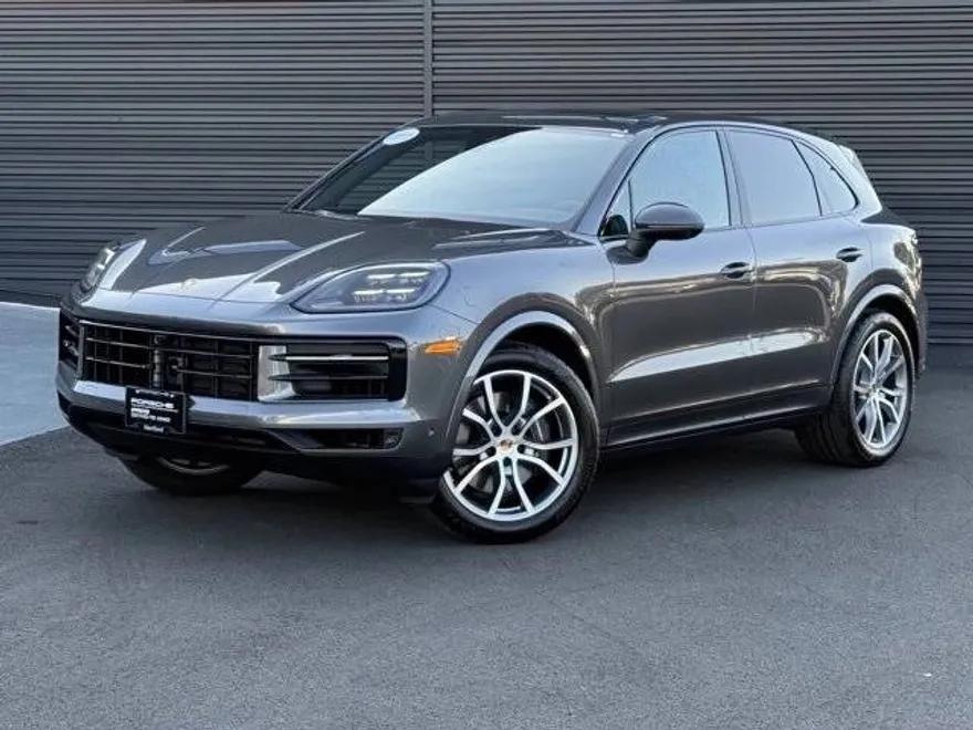 2025 Porsche Cayenne Base photo 1