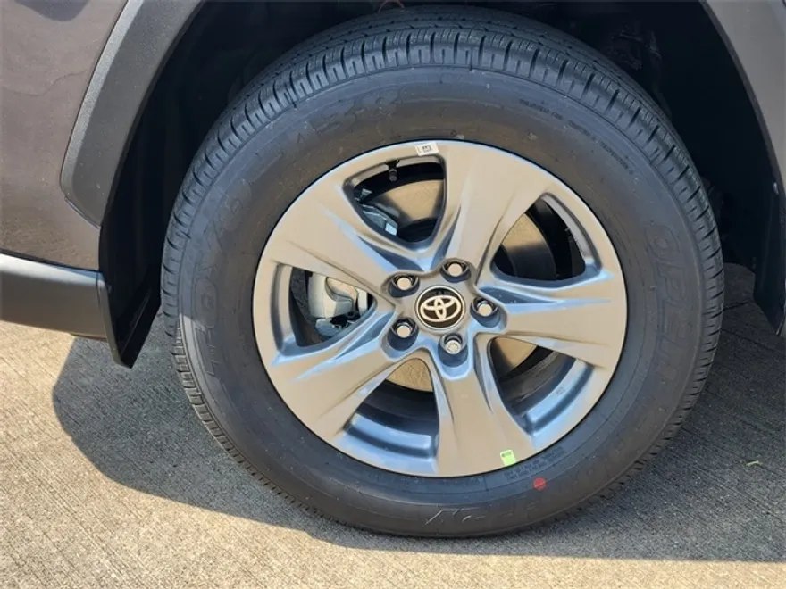 2025 Toyota RAV4 Hybrid XLE photo 1